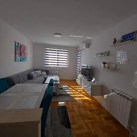 Victoria Apartment *